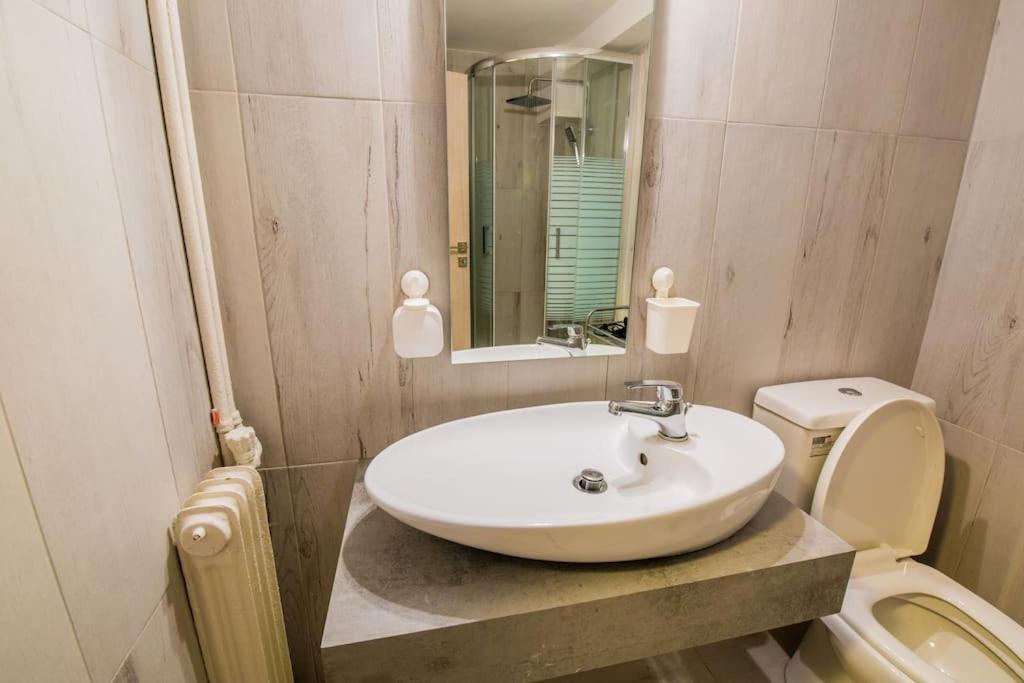 2 Bedrooms Apartment Close To Metro Dafni In Athene Buitenkant foto